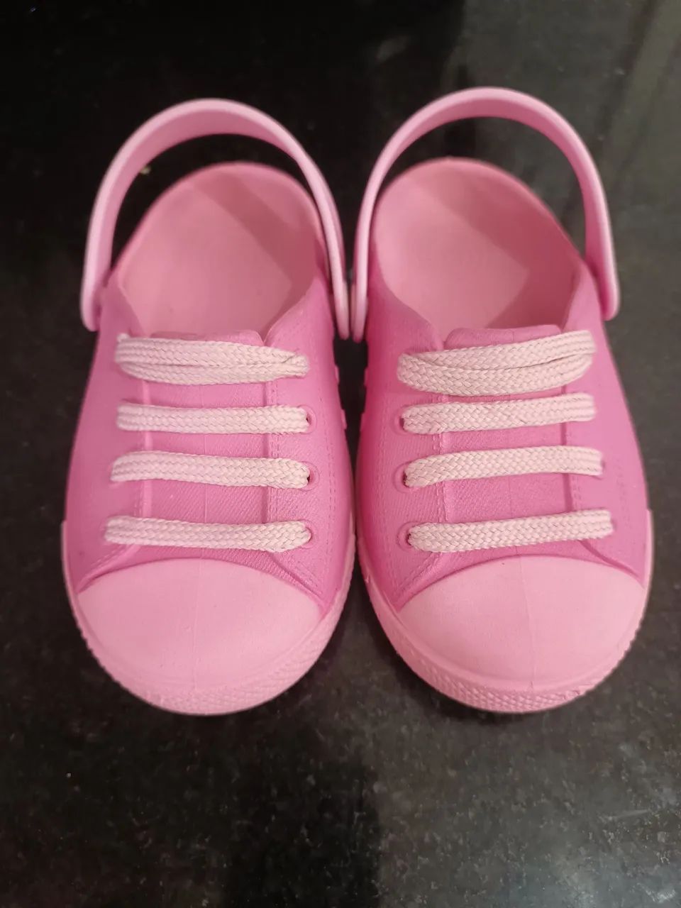 Crocs rosa infantil 