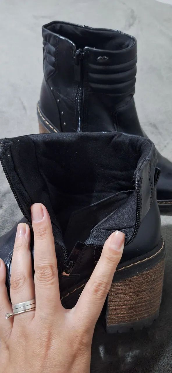 Botas de couro pretas com salto bloco