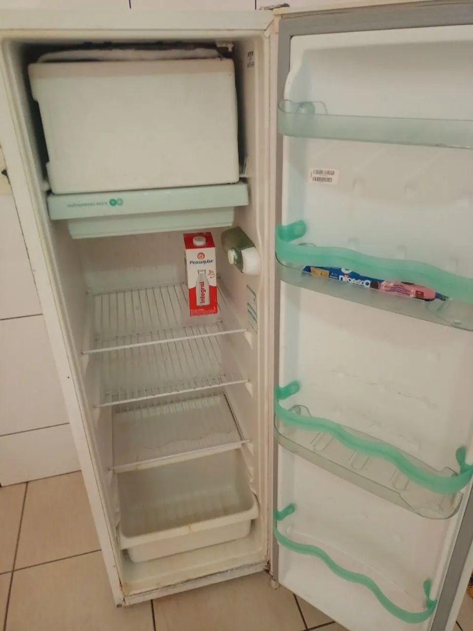 Geladeira Pequena