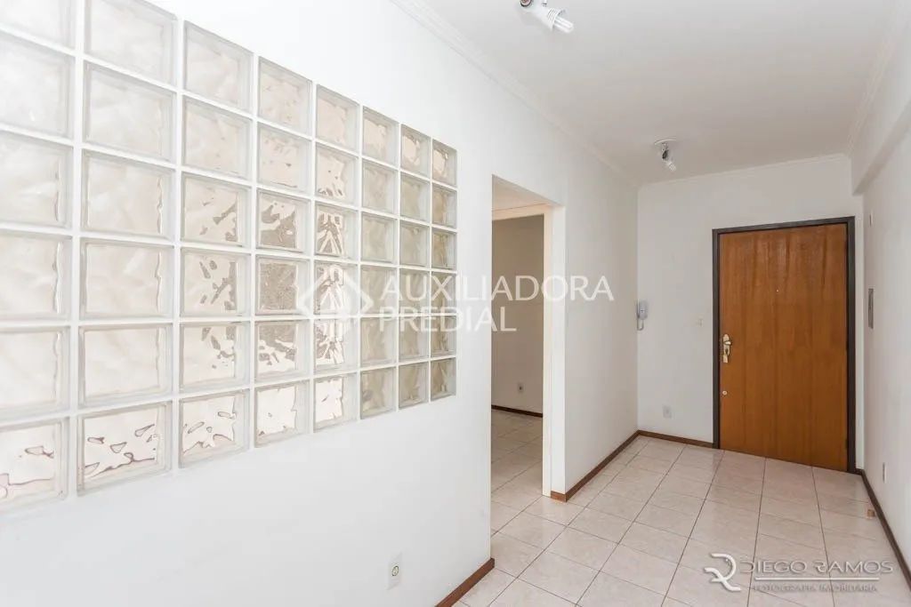 Sala comercial em frente ao Shopping Total em Porto Alegre - Foto 2