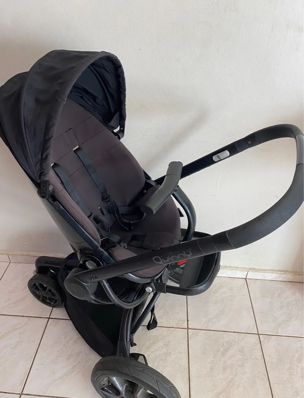 Carrinho de Bebê Quinny com bebê conforto - Foto 2