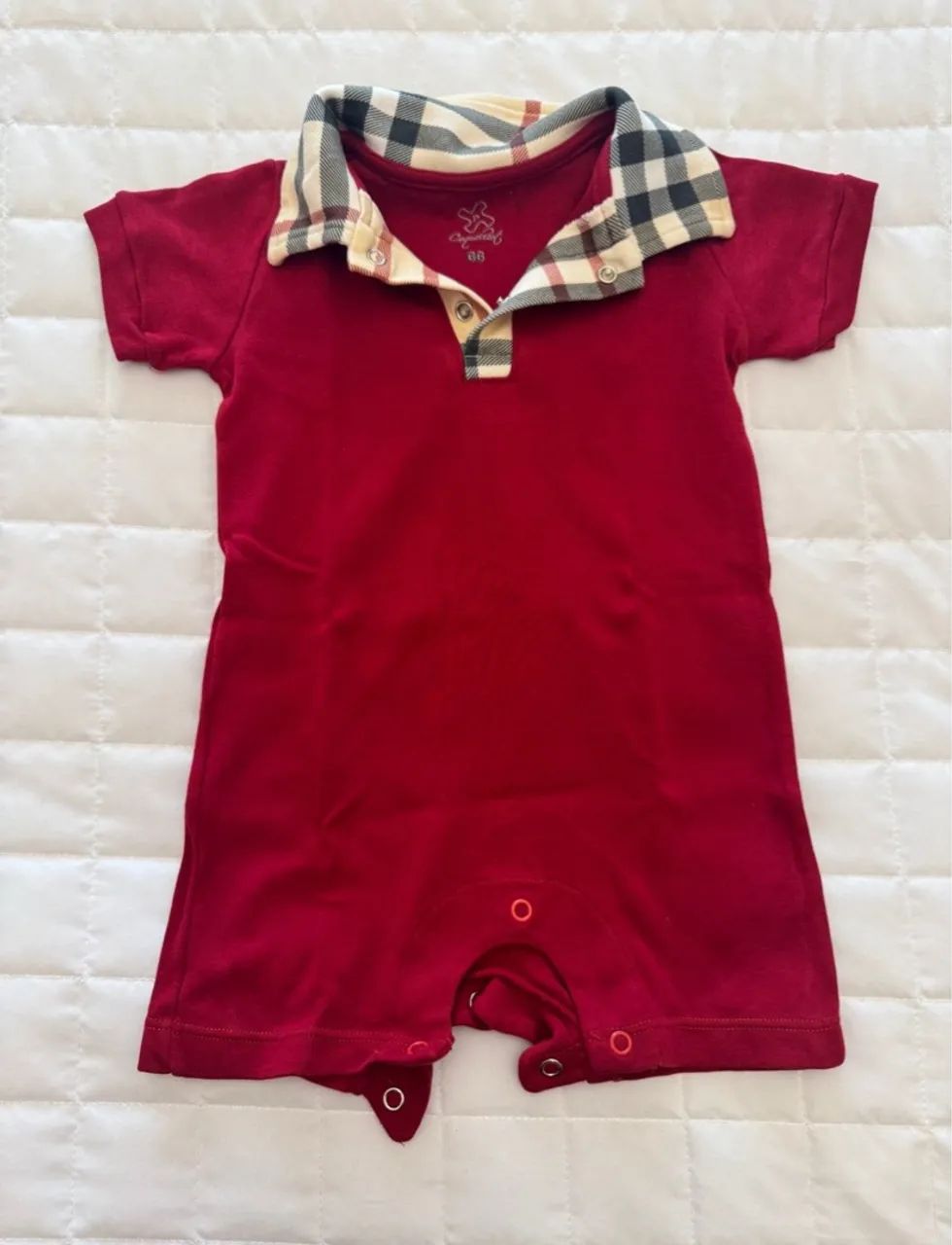 Macacão Bebê Vermelho com Gola de Quadrinhos