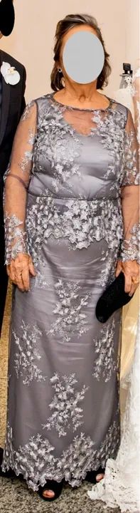 Vestido de festa em renda cinza