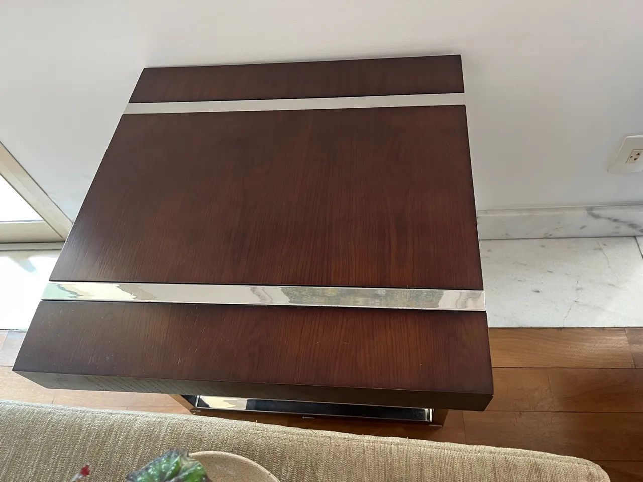 Mesa de canto em madeira maciça Pés em metal - Foto 5