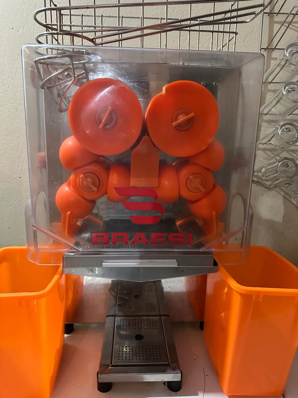 Espremedor de laranja automático