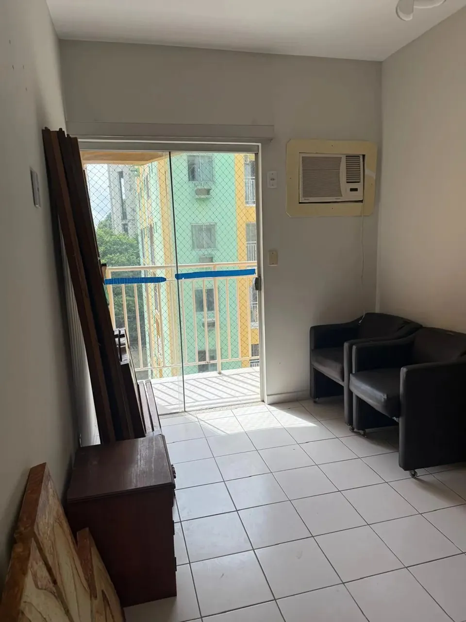 Vendo Apto no Cond. Rio das Pedras, c/ 2 quartos sendo 1 suite, cozinha, área de serviço c