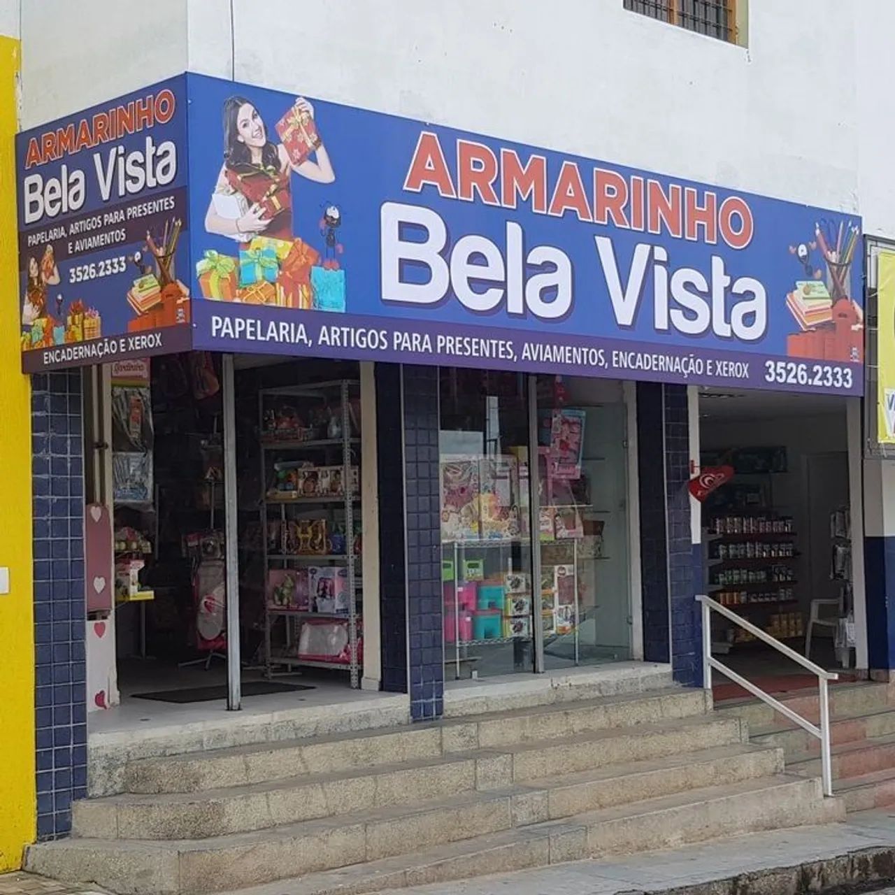 Placa em lona com Estrutura metálica 
