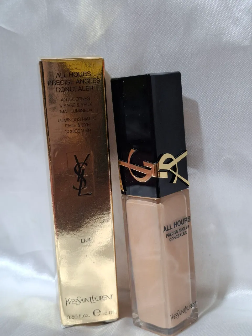 Yves Saint Laurent e Carolina Herrera novos