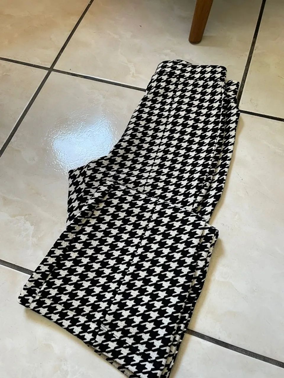 Calça flare + calça capri - preto e branco.  - Foto 2