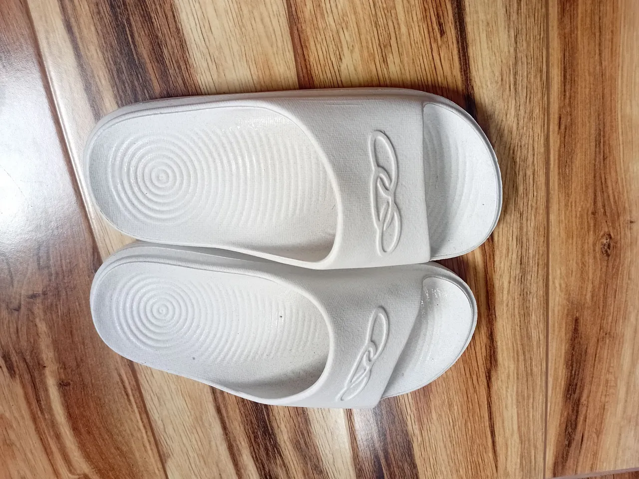 Chinelo Slide Branco Confortável