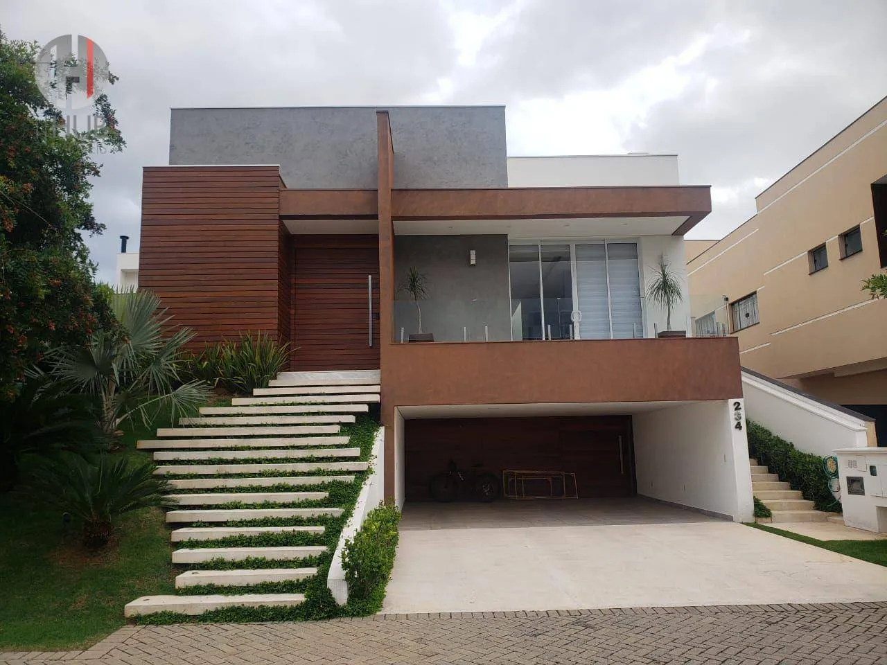 Casa com 3 dormitórios à venda, 300 m² por R$ 2.250.000,00 - Alphaville Nova Esplanada - V