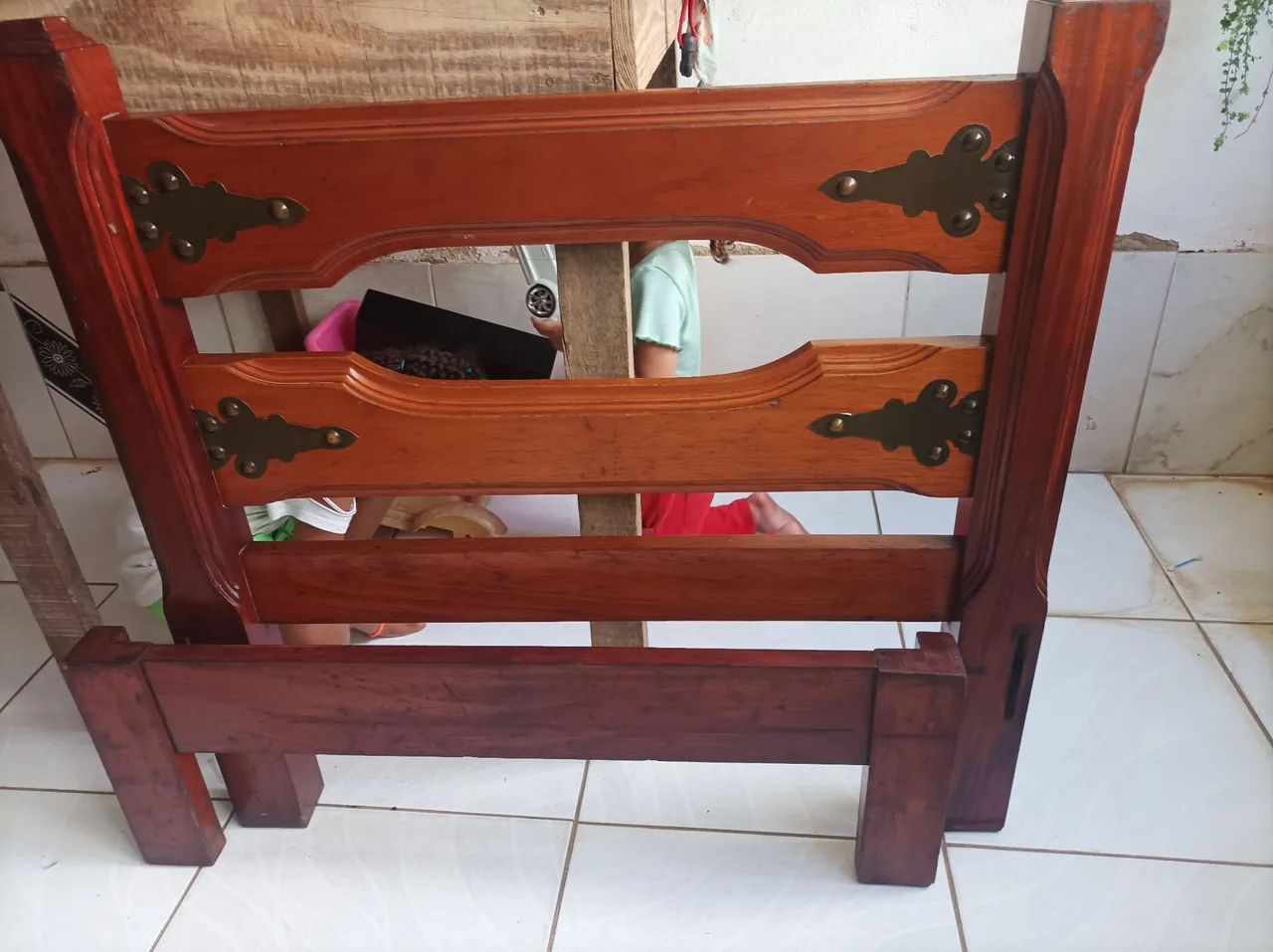Cama de madeira antiga 