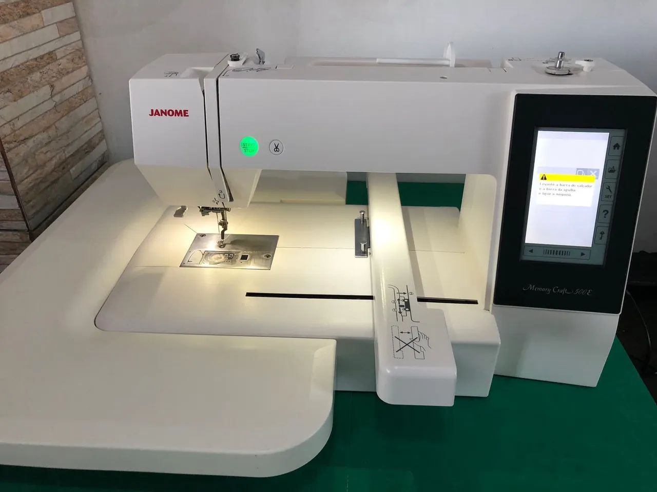 Máquina de bordado janome 500e - Foto 2