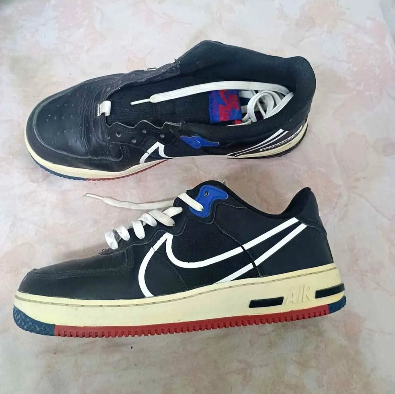 Tênis Nike Air Force 1 - Preto usado