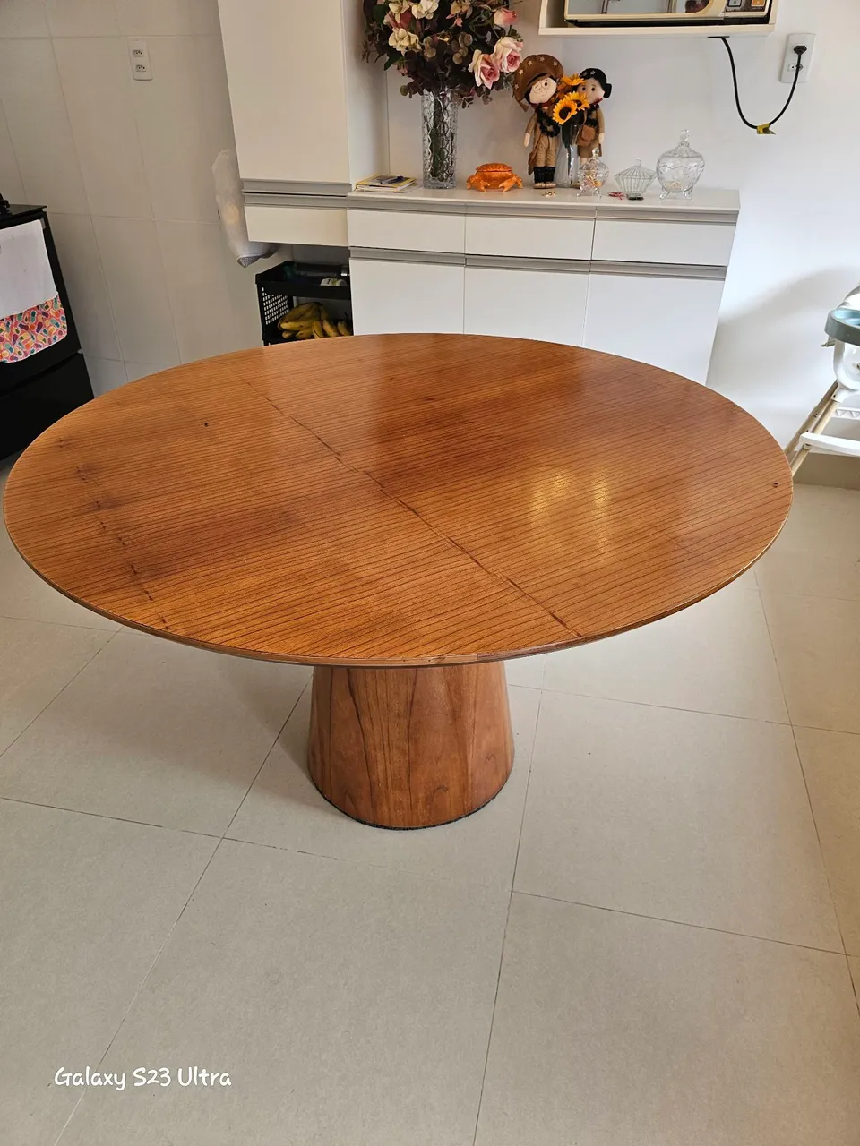 Mesa de madeira para qualquer ambiente.
