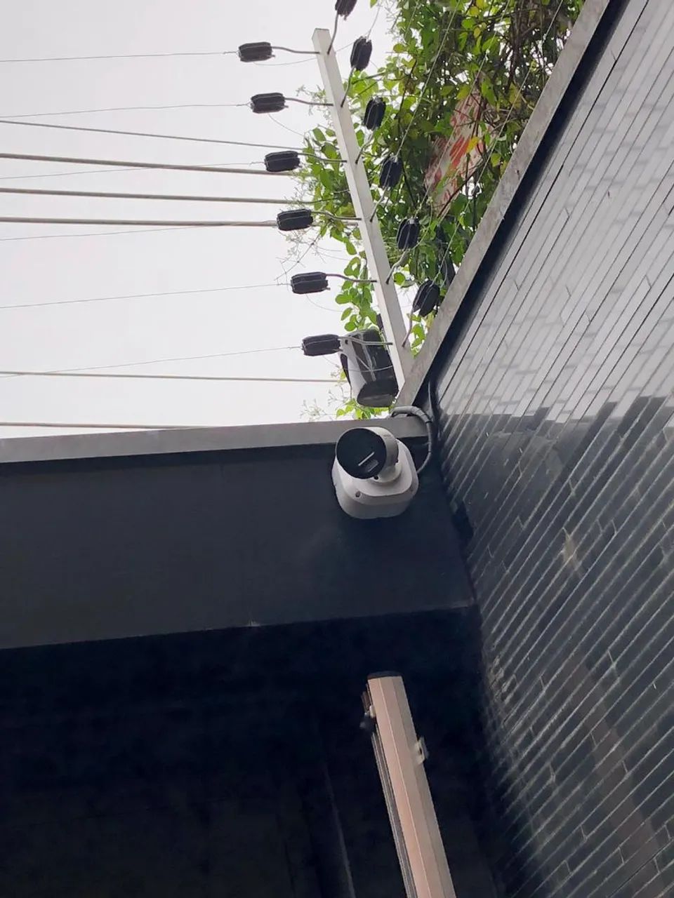 Instalação de cerca elétrica e alarmes - Foto 3