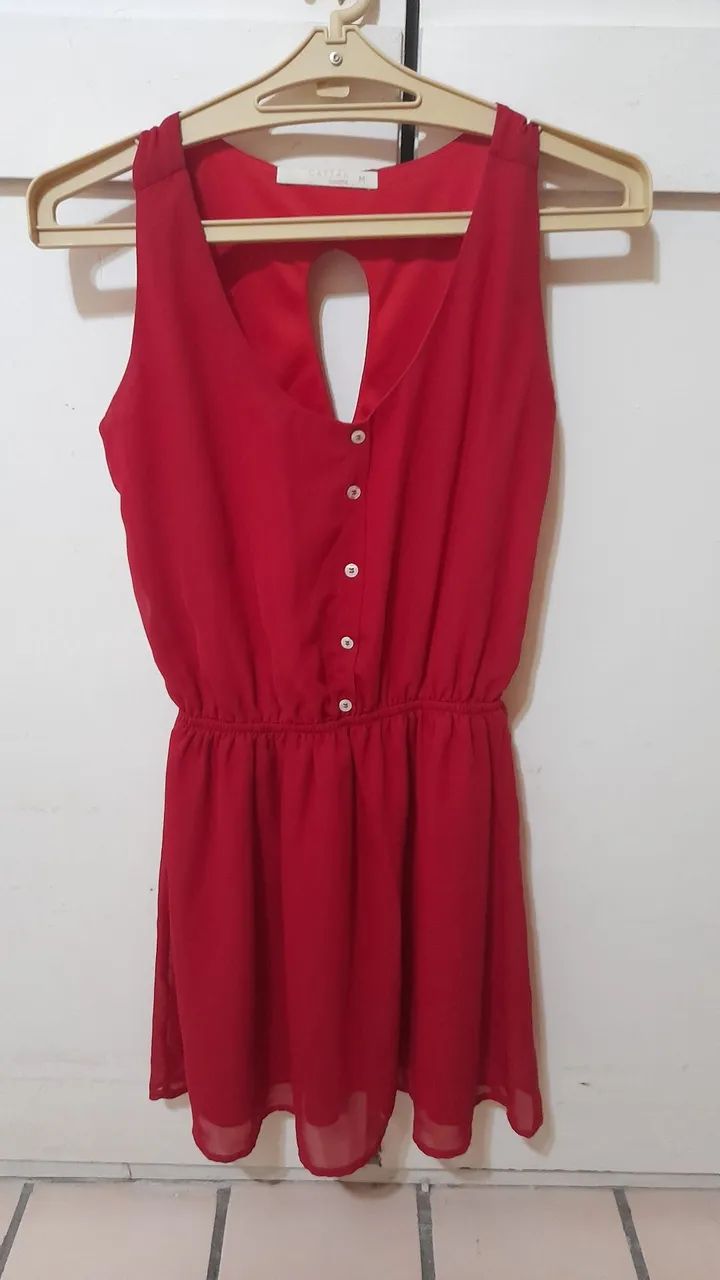 Vestido Vermelho com Detalhe nas Costas