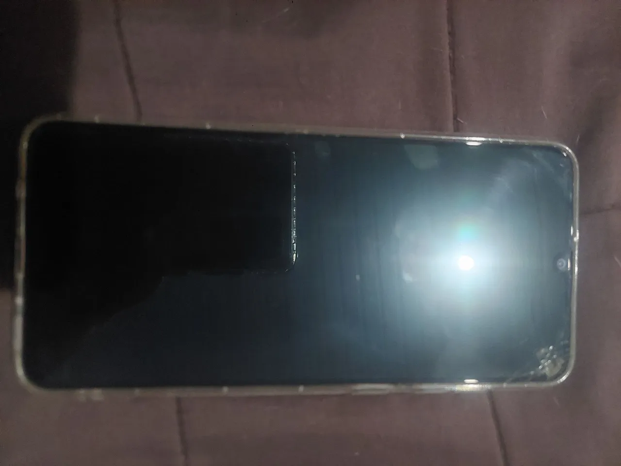 Vendo samsung galaxy A70, boa condição, funcionando, so com um trincado na tela