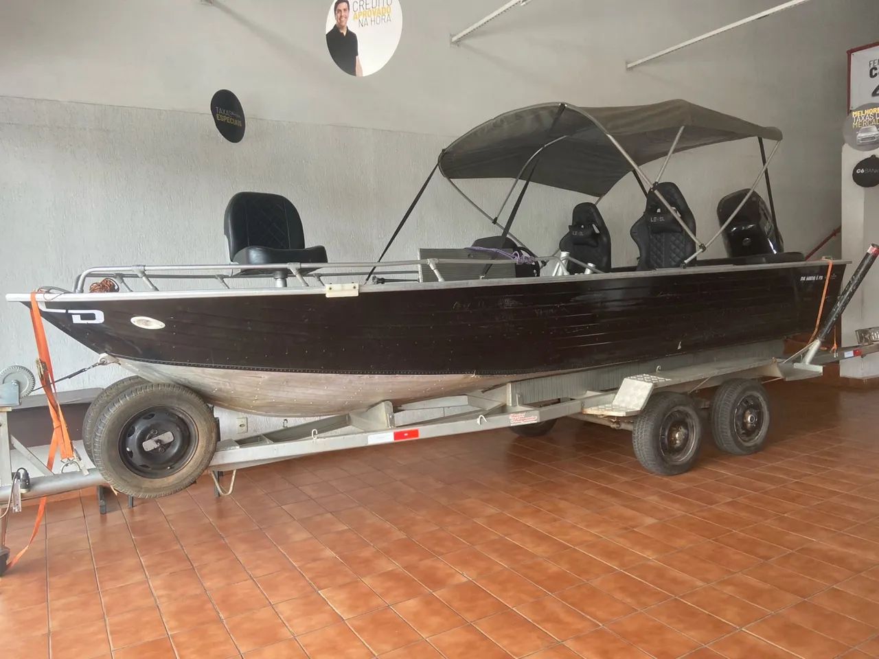 Lancha Araguaia 2014 motor Mercury 115 4 tempos, em ótimo estado de conservação