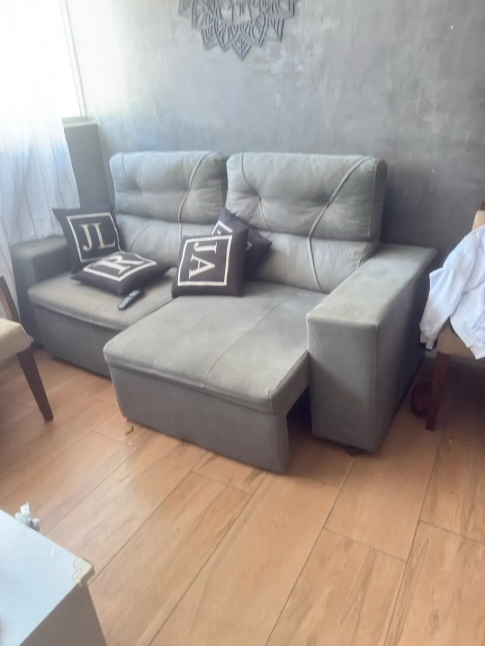 Sofá Cinza com Chaise e 3 Lugares