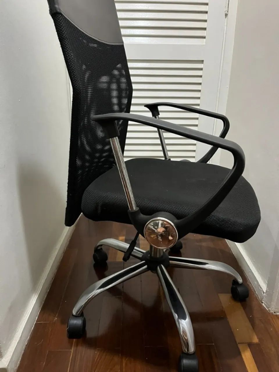 Cadeira de Escritório Presidente Giratória com Braços - Foto 2