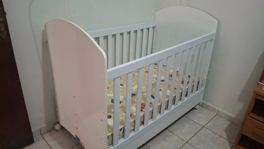 Berço infantil branco + colchão - Foto 2