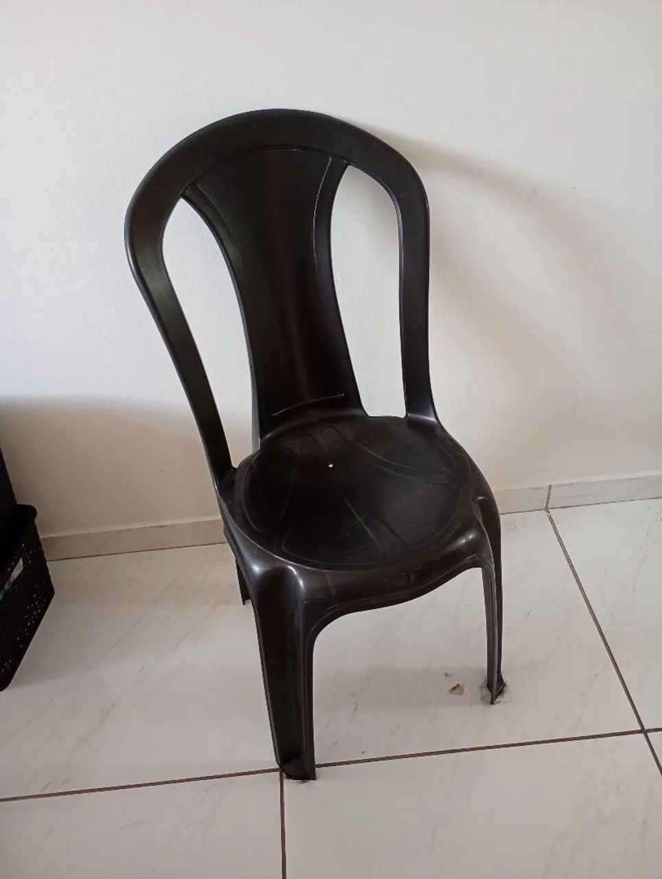 Cadeira de Plástico Preta - Foto 2