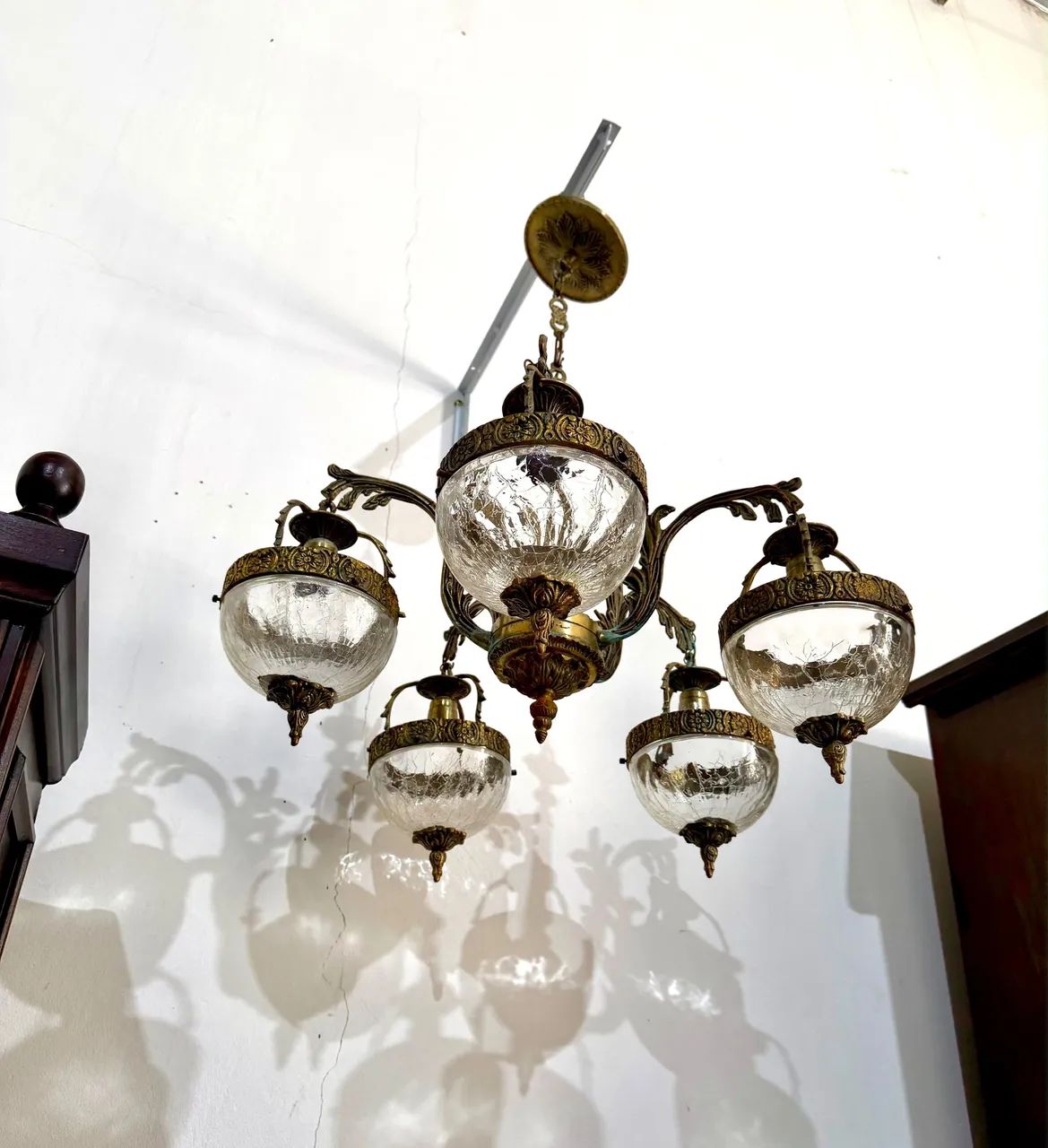 Lustre antigo em bronze
