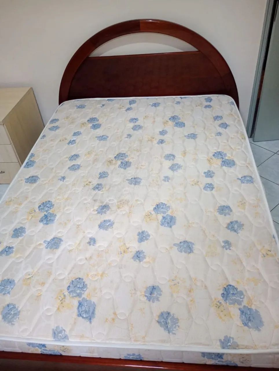 Cama casal e colchão 