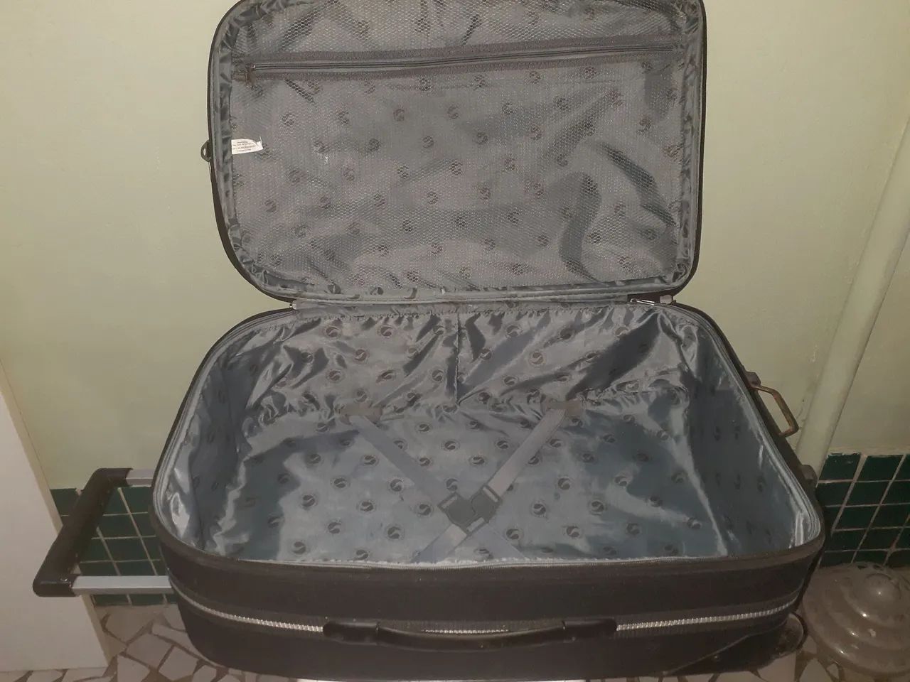 Mala média de rodinhas em bom estado  - Foto 2