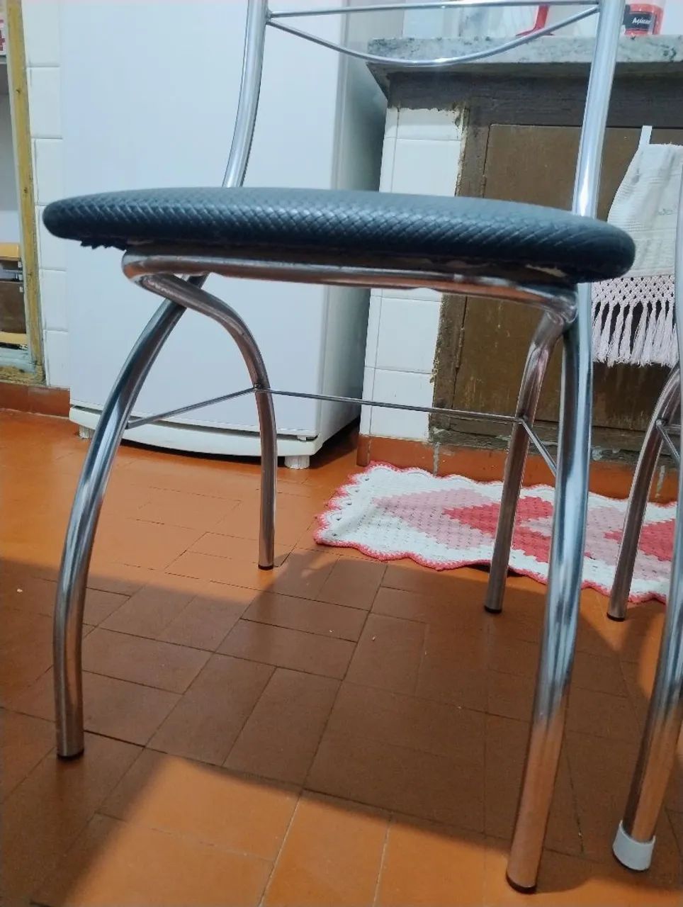 Mesa de vidro com 4 cadeiras  - Foto 5