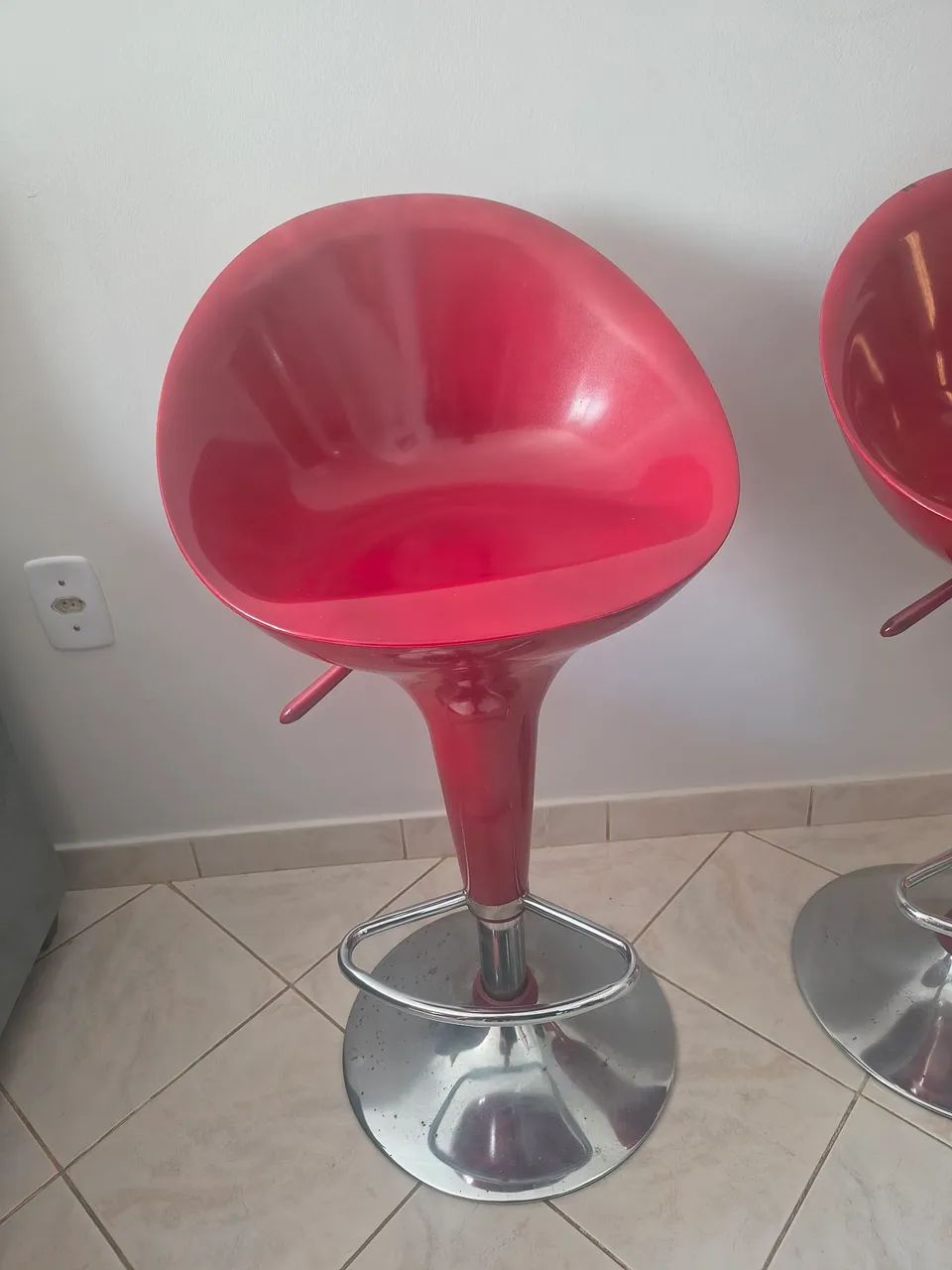 Vendo 2 Banquetas Vermelhas  - Foto 3