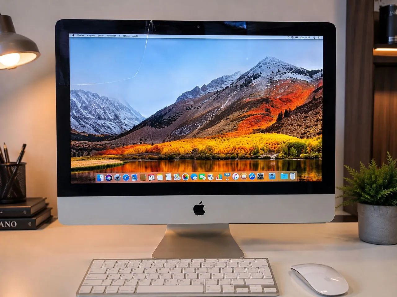 Vendo iMac 21,5" Late 2015 em perfeito funcionamento.
