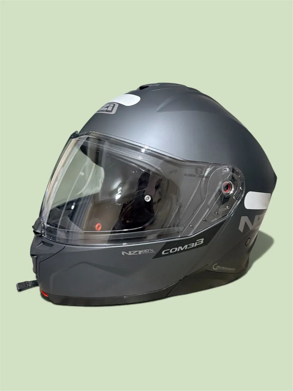 Capacete articulado