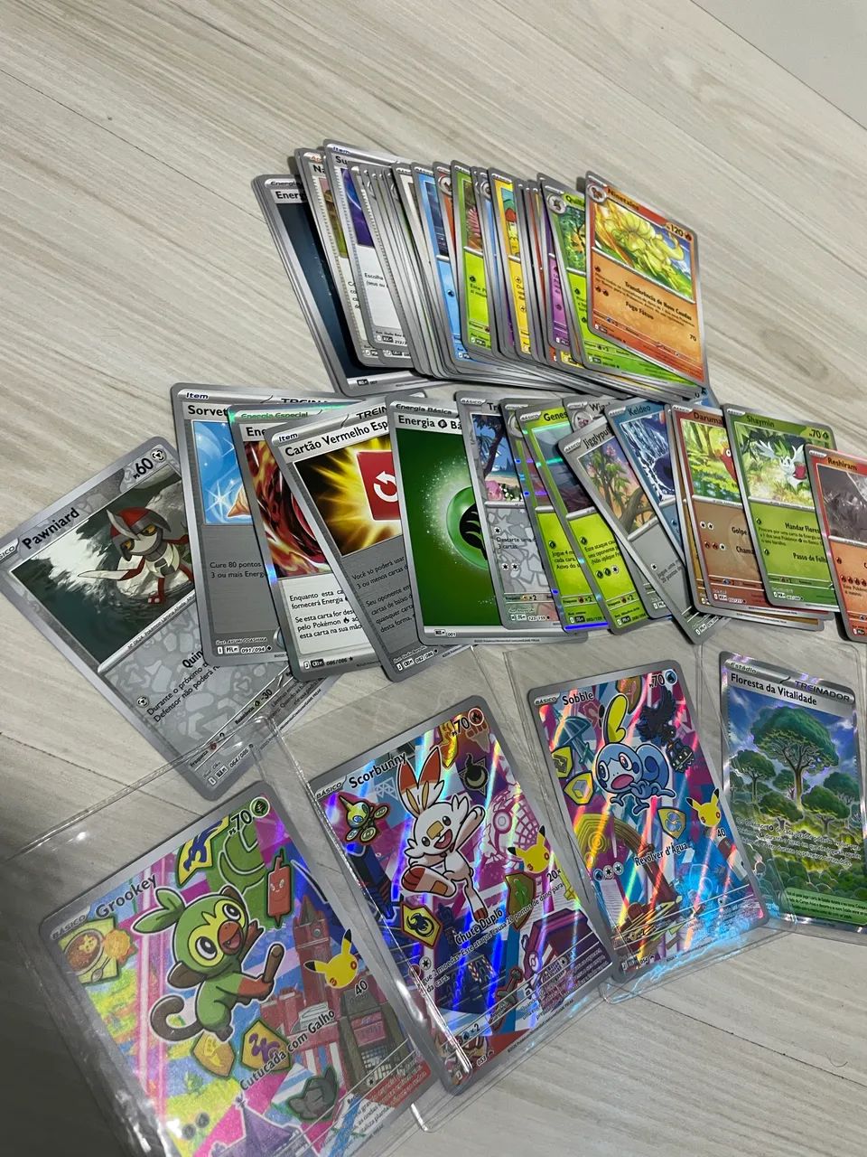 Lote POKÉMON 65 cartas contendo ULTRA RARAS
