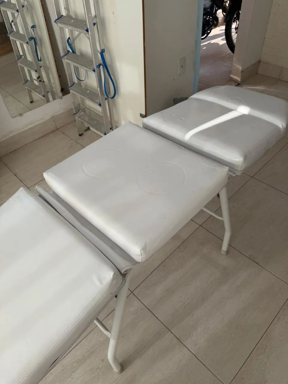 Cama Maca Para Estética 3 Posições - Cor: Branco - Foto 2