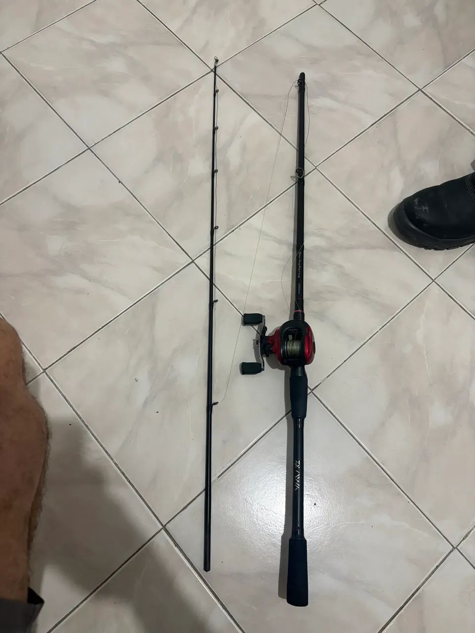 Vara de pesca com carretilha  - Foto 2