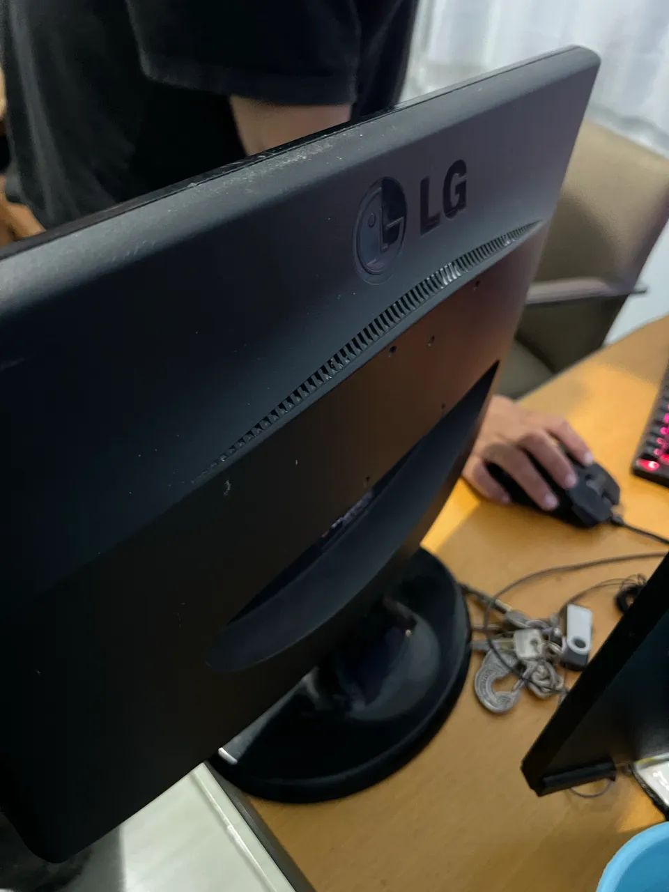 Monitor LG Flatron 18,5? Funcionando perfeitamente (Com Cabos) - Foto 2