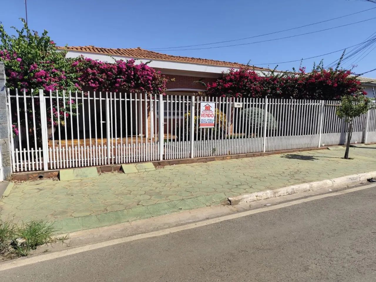 CASA TÉRREA COM PISCINA