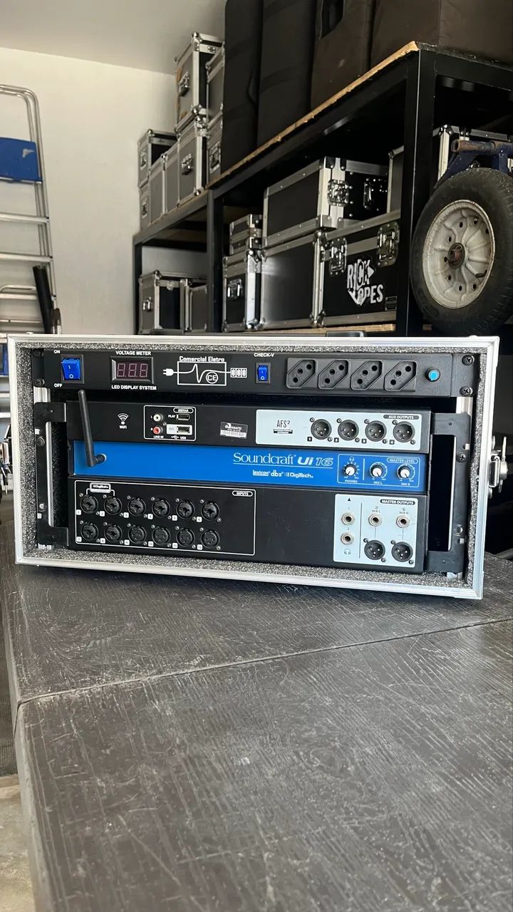 Mesa digital soundcraft Ui16 com Case hard