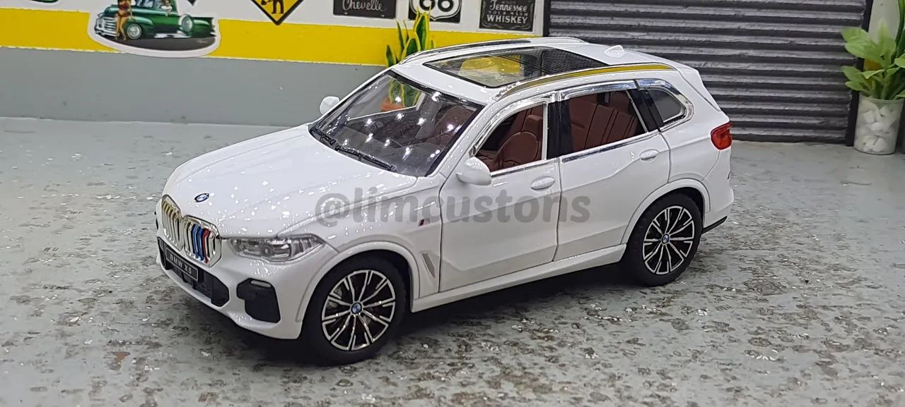 Miniatura 1:24 -BMW X5 Branco perolado 
