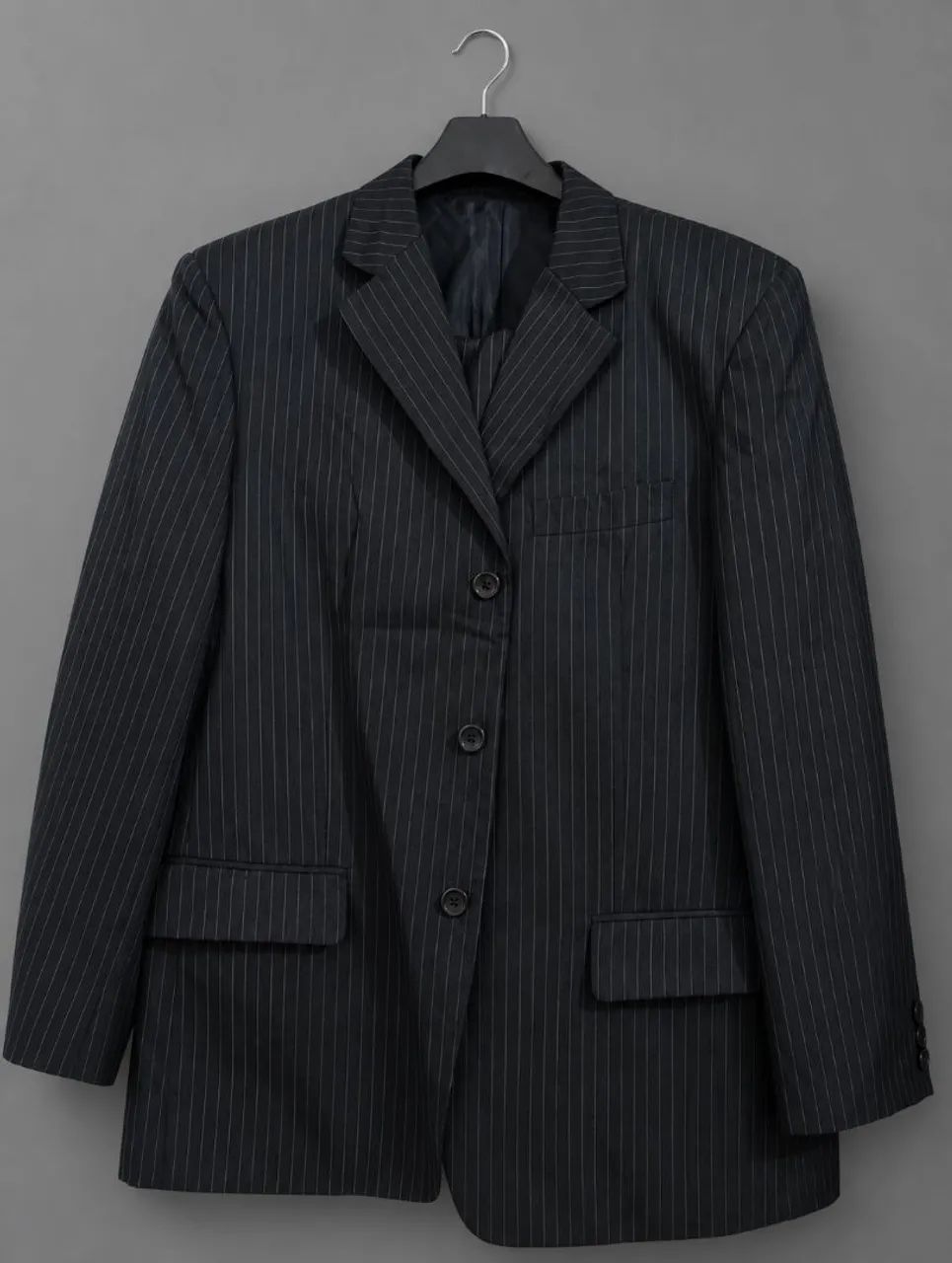 Paletó risca de giz preto