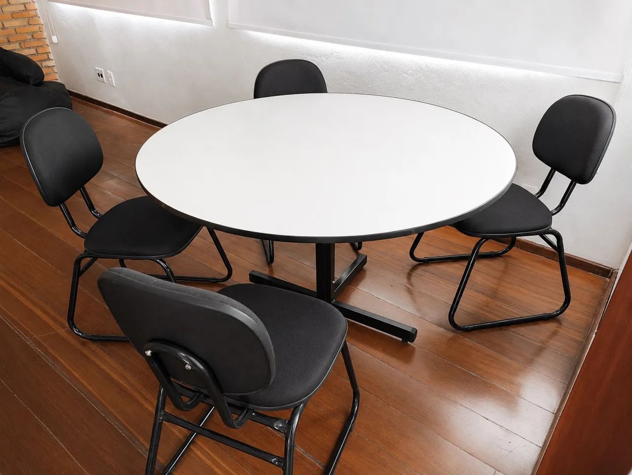 Mesa com 4 cadeiras 