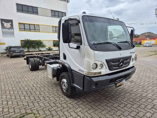 MB ACCELO 815 