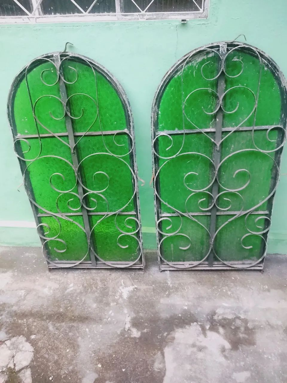 Janelas capelinha com grades em arabescos  - Foto 4