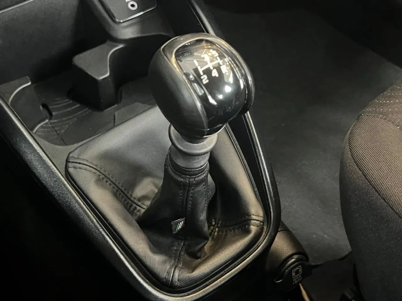 Fiat Cronos Drive 1.0 6V, foto 15 de 18