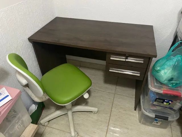 Mesa de Escritório em Madeira com duas gavetas - Foto 2