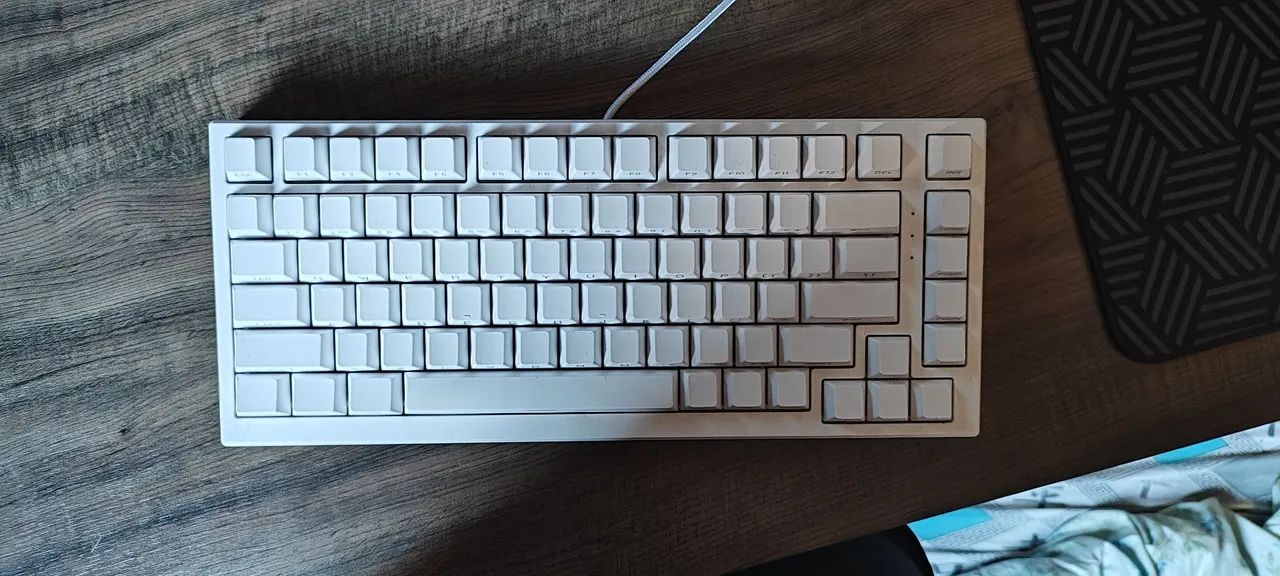 Teclado magnético Akko tac75 He + cabo coiled 