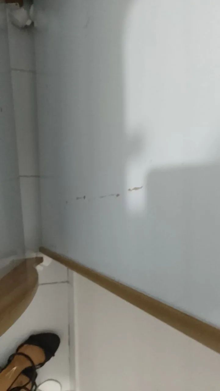 Vendo berço com rodinhas e vai com o colchão  - Foto 3