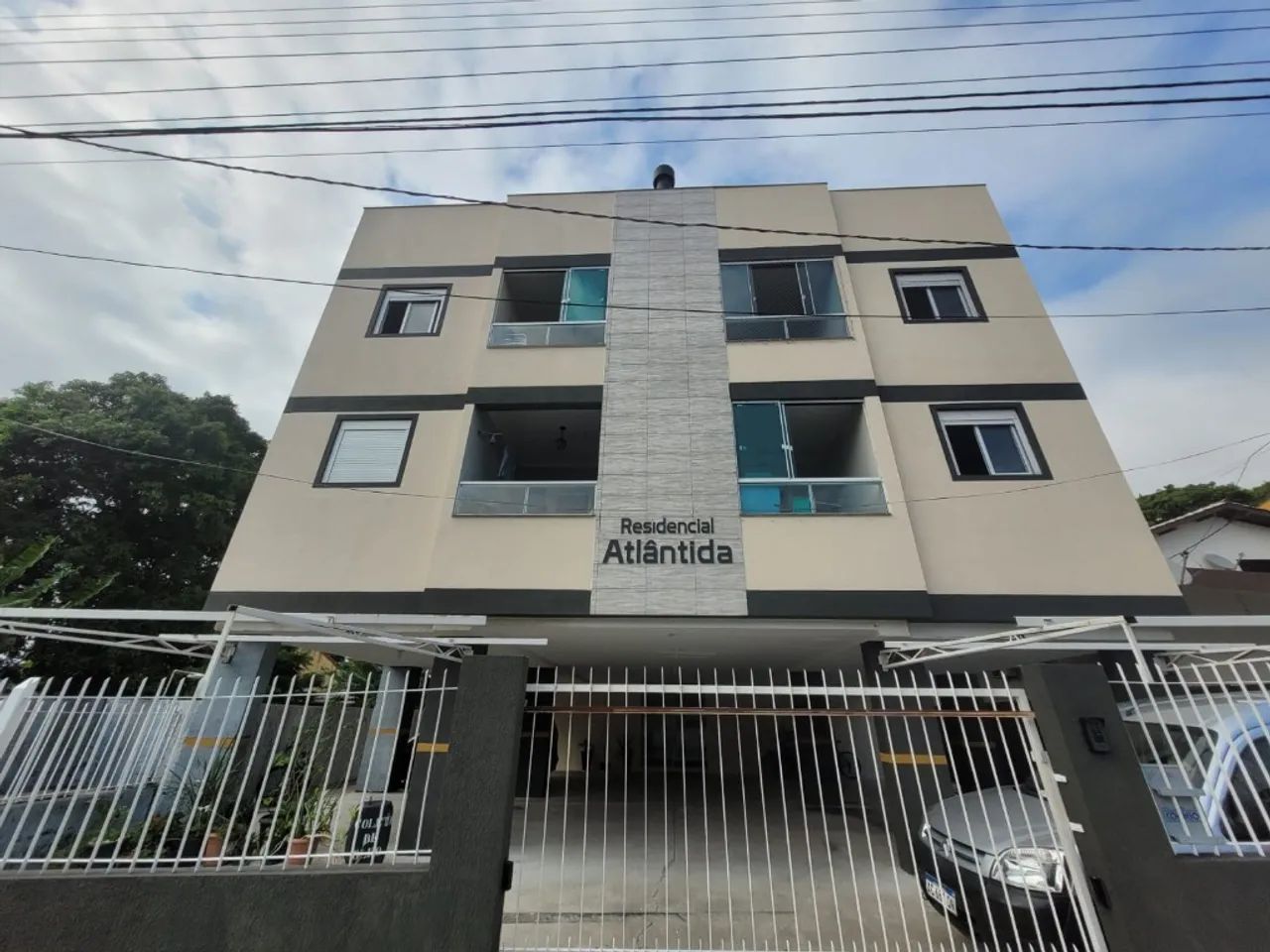 Apartamento com 2 dormitórios + sacada à 500m da Praia do Santinho! Confira! - Foto 2